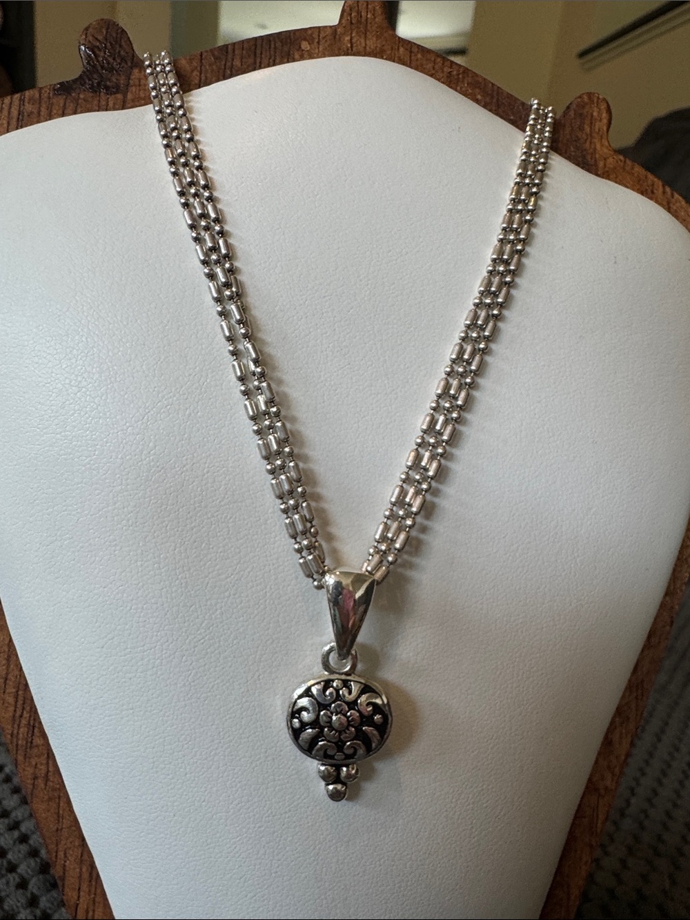 Premier Designs
Silver Vintage-Style Floral Pendant Necklace